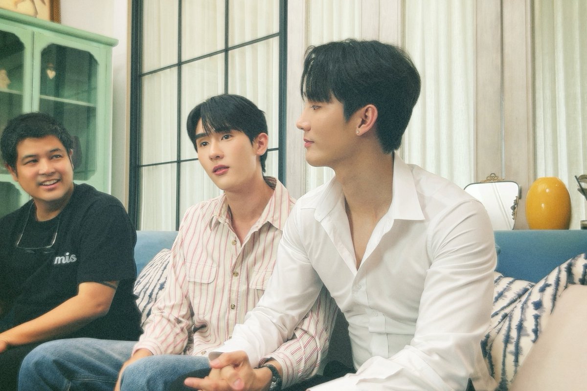 ถ่ายรูปพี่ชายมาฝากนะคะ 🎼
#MelodyOfSecrets