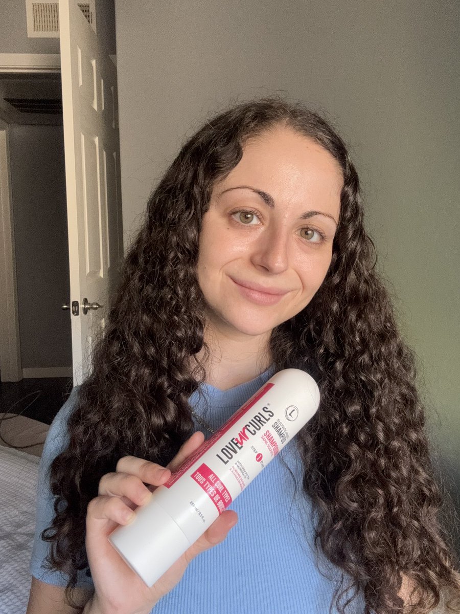 simplyvanessam's tweet image. Defined, frizz-free curls ✨ Thanks @LUSbrands for keeping my curls soft &amp;amp; shiny! 👩‍🦱🫶

#CurlyHairRoutine #LoveYourCurls #FrizzFreeCurls #NaturalCurls #HairCare