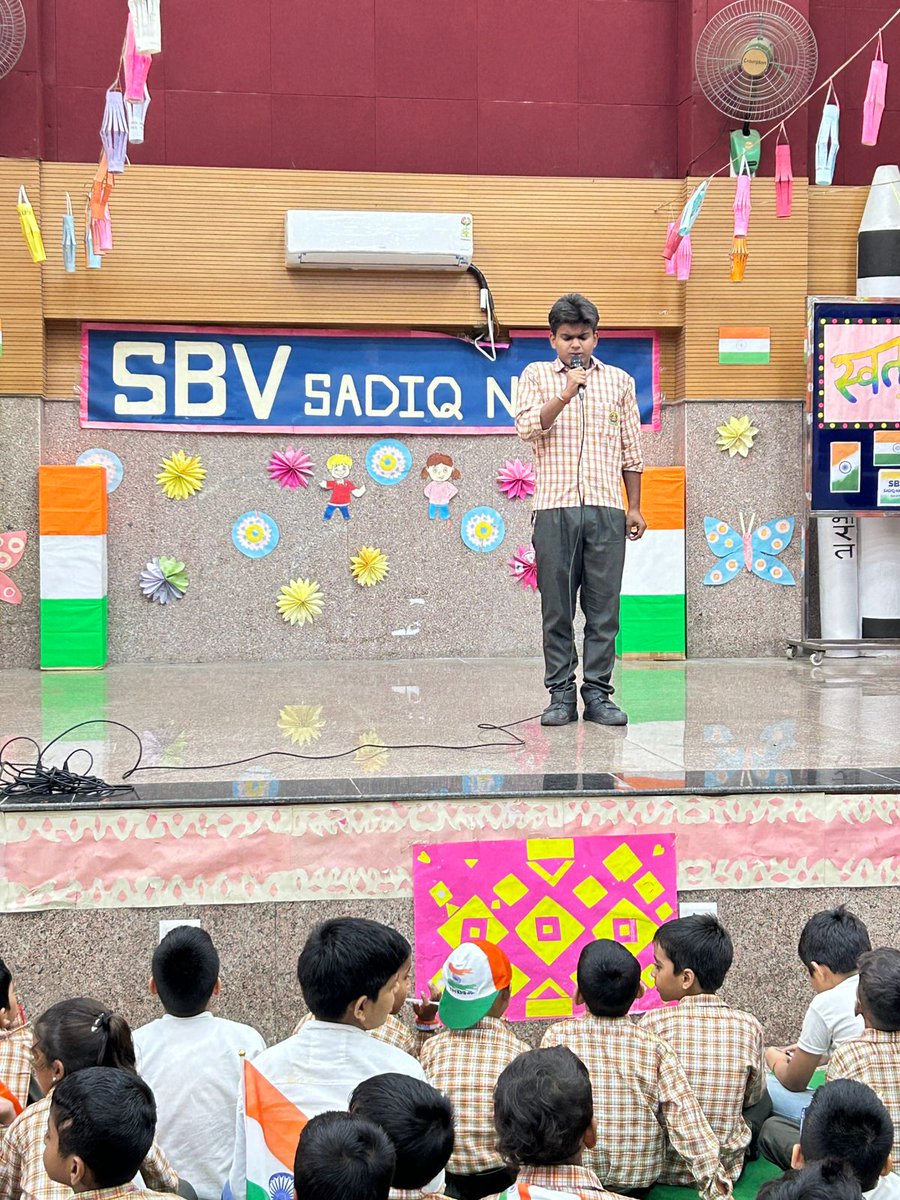 sbvsadiqnagar's tweet image. 🎇Every performance is SPECIAL — but today’s was magical 🎇
 
Independence day ceremony
14/08/2025
Sbv sadiq nagar
#Inspiration #SpecialTalents
#SchoolFunction #StageVibes
 #StarPerformance
#StageMagic #DelhiKoKoodeSeAzadi
#HarGharTiranga #HarGharTiranga2025
#SwachhBharatAbhiyan