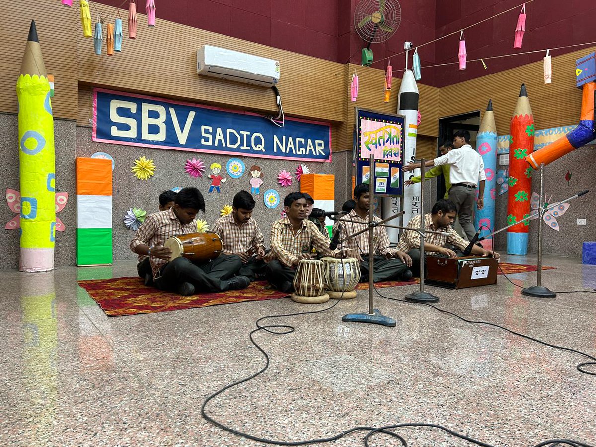 sbvsadiqnagar's tweet image. 🎇Every performance is SPECIAL — but today’s was magical 🎇
 
Independence day ceremony
14/08/2025
Sbv sadiq nagar
#Inspiration #SpecialTalents
#SchoolFunction #StageVibes
 #StarPerformance
#StageMagic #DelhiKoKoodeSeAzadi
#HarGharTiranga #HarGharTiranga2025
#SwachhBharatAbhiyan