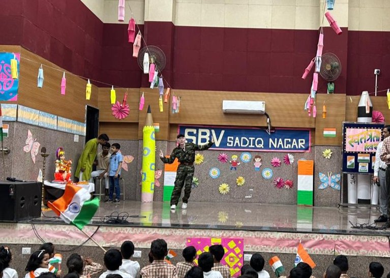 sbvsadiqnagar's tweet image. 🎇Every performance is SPECIAL — but today’s was magical 🎇
 
Independence day ceremony
14/08/2025
Sbv sadiq nagar
#Inspiration #SpecialTalents
#SchoolFunction #StageVibes
 #StarPerformance
#StageMagic #DelhiKoKoodeSeAzadi
#HarGharTiranga #HarGharTiranga2025
#SwachhBharatAbhiyan