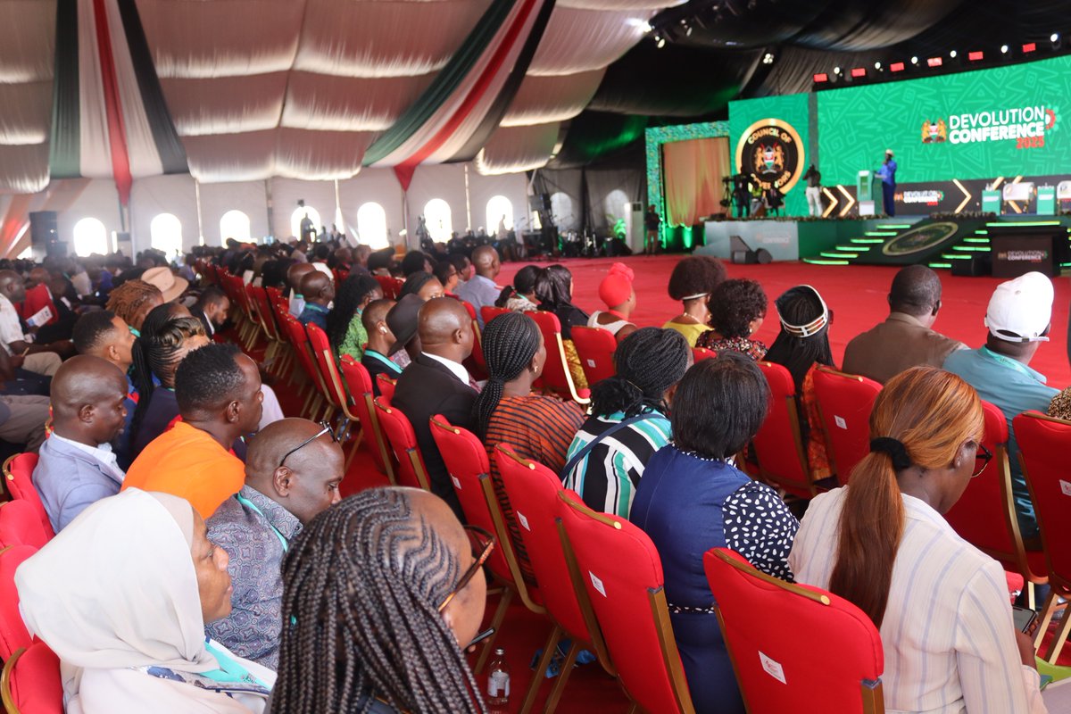 MeTAKenya2018's tweet image. In his opening remarks at #devolutionconference , @RailaOdinga reaffirmed that devolution works when local issues are addressed locally—with counties having the power, mandate and resources to make meaningful change. He called for revolutionizing devolution by:
✅ Making County…