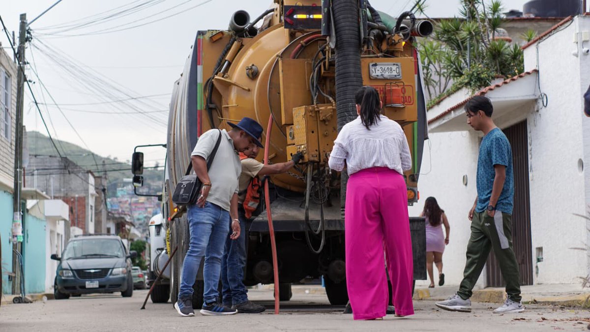 SriaObrasPublic's tweet photo. ¡Con energía continúan acciones de Destape al Drenaje en Candiani! 🚧
Realizamos trabajos de desazolve en el And. Vicente Guerrero de la Agencia de Policía de Candiani, asegurando una ciudad más limpia, ordenada y segura ¡Juntos hacemos la diferencia!
#TransformandoLaCapital https://t.co/7FhzYgeKnu