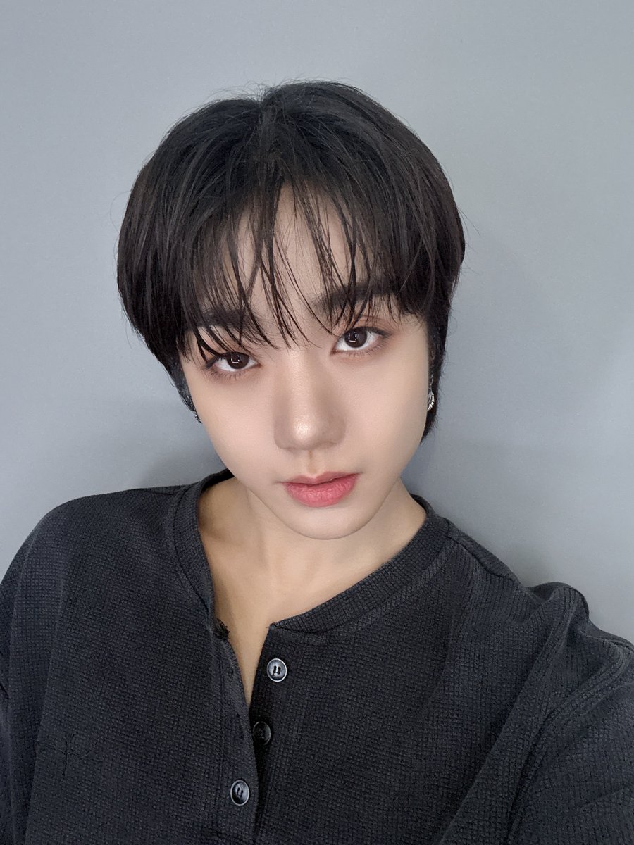 TRENDZ_OFFCL's tweet photo. [#하빛] 오늘은 좀 머리를 적셔봤어요🖤

#FROM_TRENDZ #TO_FRIENDZ #TRENDZ #트렌드지 #하목선 #오늘 #완전 #제추구미야요 #하삐나잇 #빛꿈꿔 https://t.co/FTp6IMoxm8