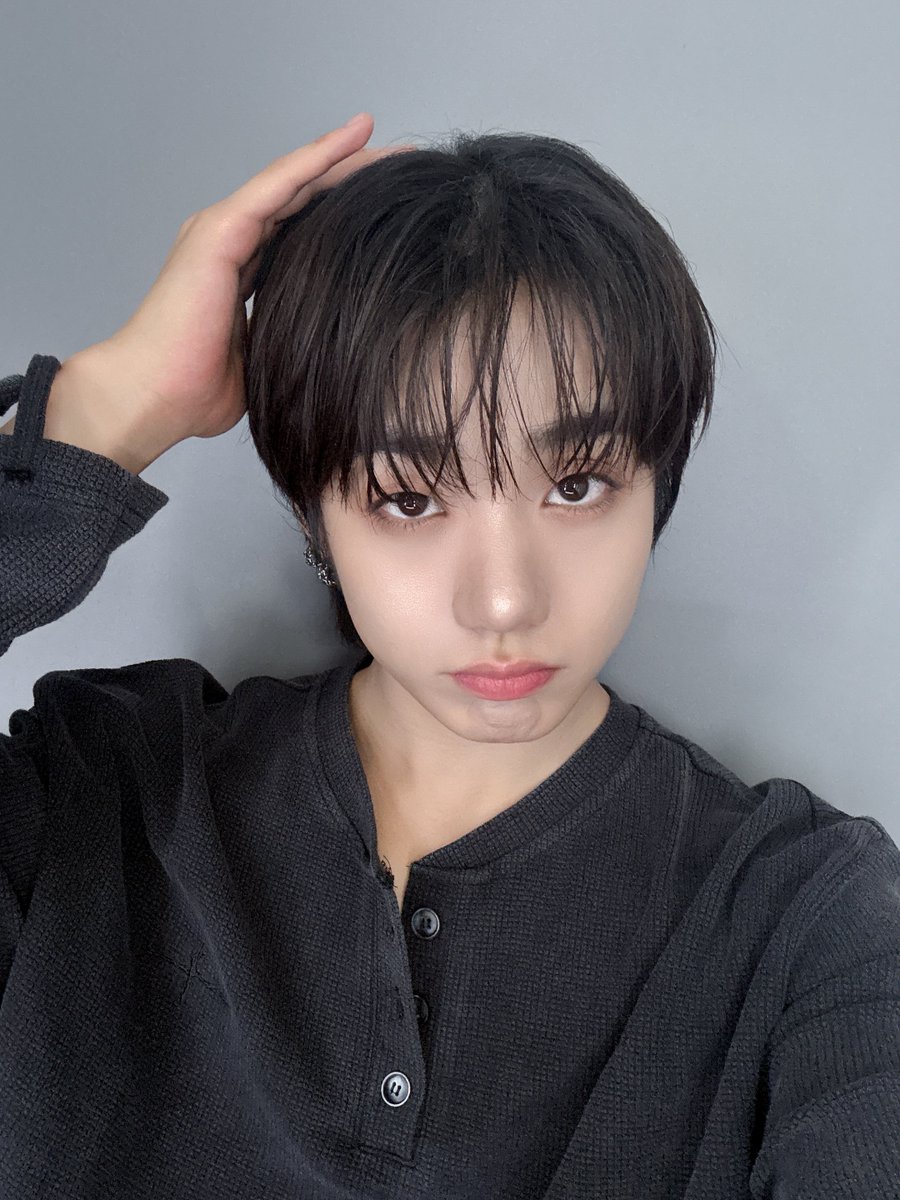 TRENDZ_OFFCL's tweet photo. [#하빛] 오늘은 좀 머리를 적셔봤어요🖤

#FROM_TRENDZ #TO_FRIENDZ #TRENDZ #트렌드지 #하목선 #오늘 #완전 #제추구미야요 #하삐나잇 #빛꿈꿔 https://t.co/FTp6IMoxm8