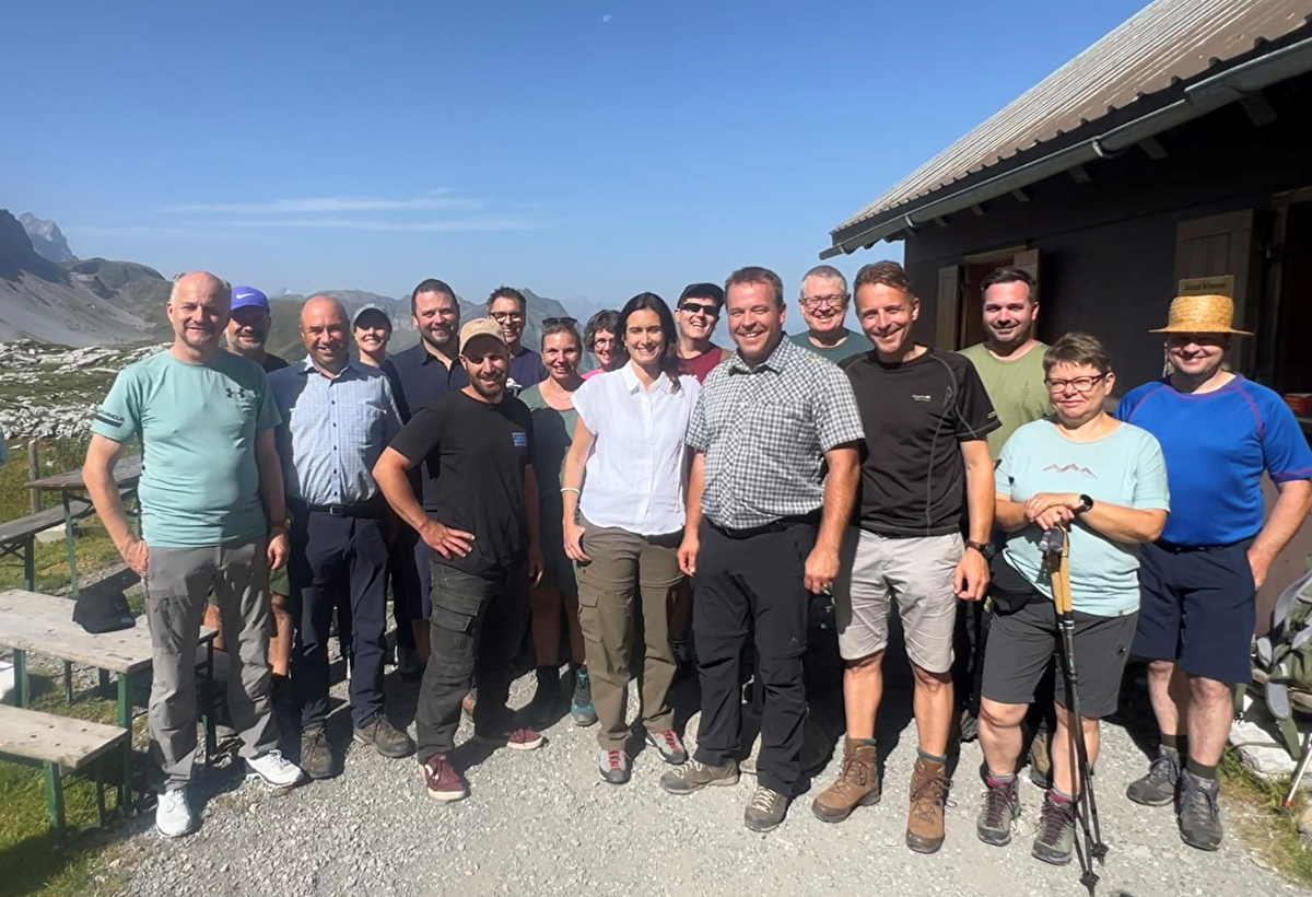 Besuch von Nationalratspräsidentin Maja Riniker und weiteren Gästen auf der Alpwanderung des Urner Regierungsrats dlvr.it/TMTwxd