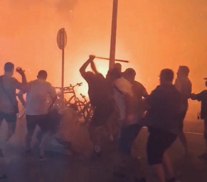 asomakumbrother's tweet photo. narodna poslovica “motka ima dva kraja” - kolorizovano https://t.co/jIWMD390Y0