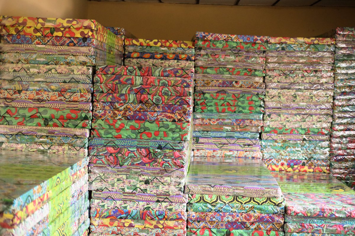 Today, The Mayor of Gakenke, <a href="/muka_vestine/">Vestine Mukandayisenga</a>, officiated a ceremony to distribute various items, including mattresses, bed sheets, sportswear, bed covers, school bags, and mosquito nets to 500 households in Muyongwe Sector. The donations were provided by <a href="/RotaryKV/">Rotary Club of Kigali Virunga RCKV</a>