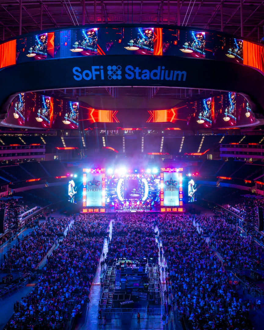 GeorgeStrait's tweet photo. #TBT to an unforgettable night with George at @SofiStadium last month. What was your favorite moment? Drop it below ⬇️

📸: @alivecoverage https://t.co/LcOIEZWCAU