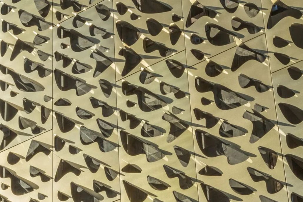 azahner's tweet image. No sealant, no stress. Zahner’s Drop &amp;amp; Lock system makes vertical wall panel installation fast and efficient. Panels interlock with mullions—just lift, drop, and go. Clean design, secure fit, smarter build. #Zahner #DropAndLock #PanelSystem #MetalFabrication