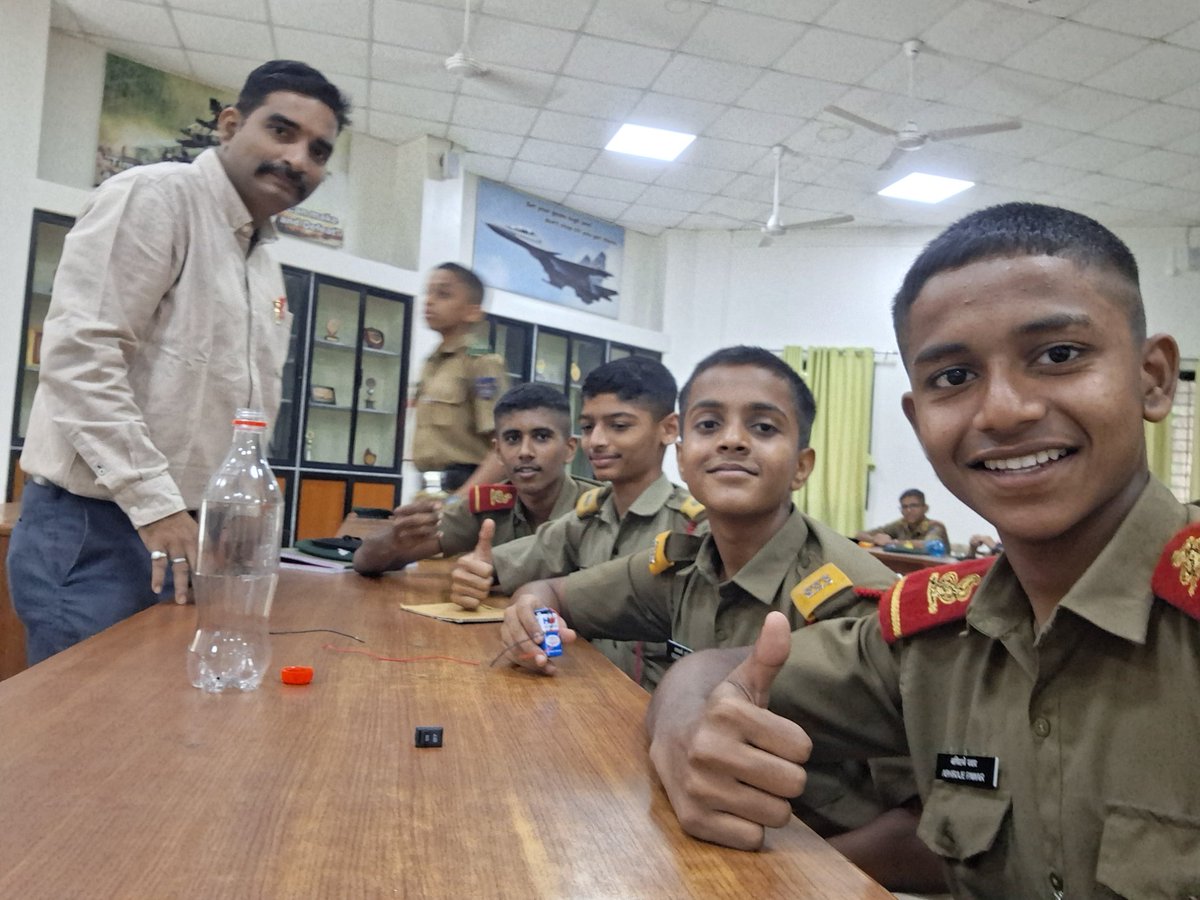 Shiv_Gouri's tweet image. &quot;Hands made the vacuum, minds wrote the story—Mega Tinkering Day lives on in our cadets’ journals! 🛠✍️ #ATLReflections  #MegaTinkeringDay #WhatWeBuilt #MTD2025