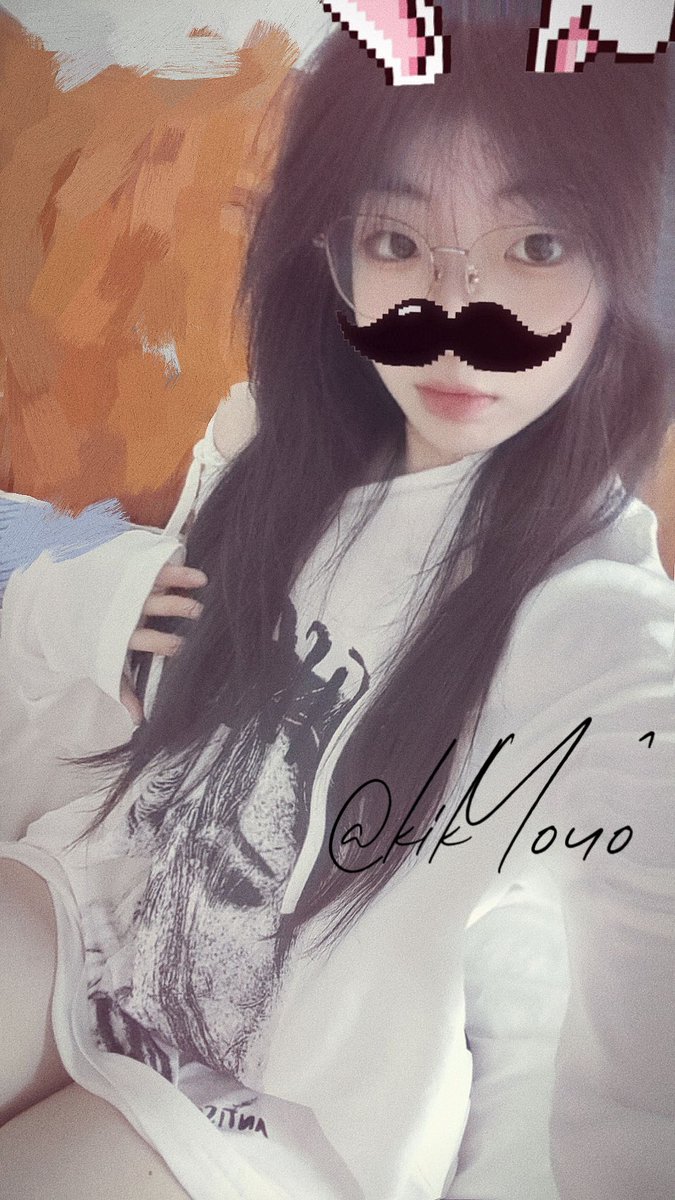 AssuntaDar83452's tweet photo. 好怀念我的金属丝眼镜和黑长直。
#女大学生 #女大 #反差 #小狗日记 https://t.co/wOXWUjIiaW