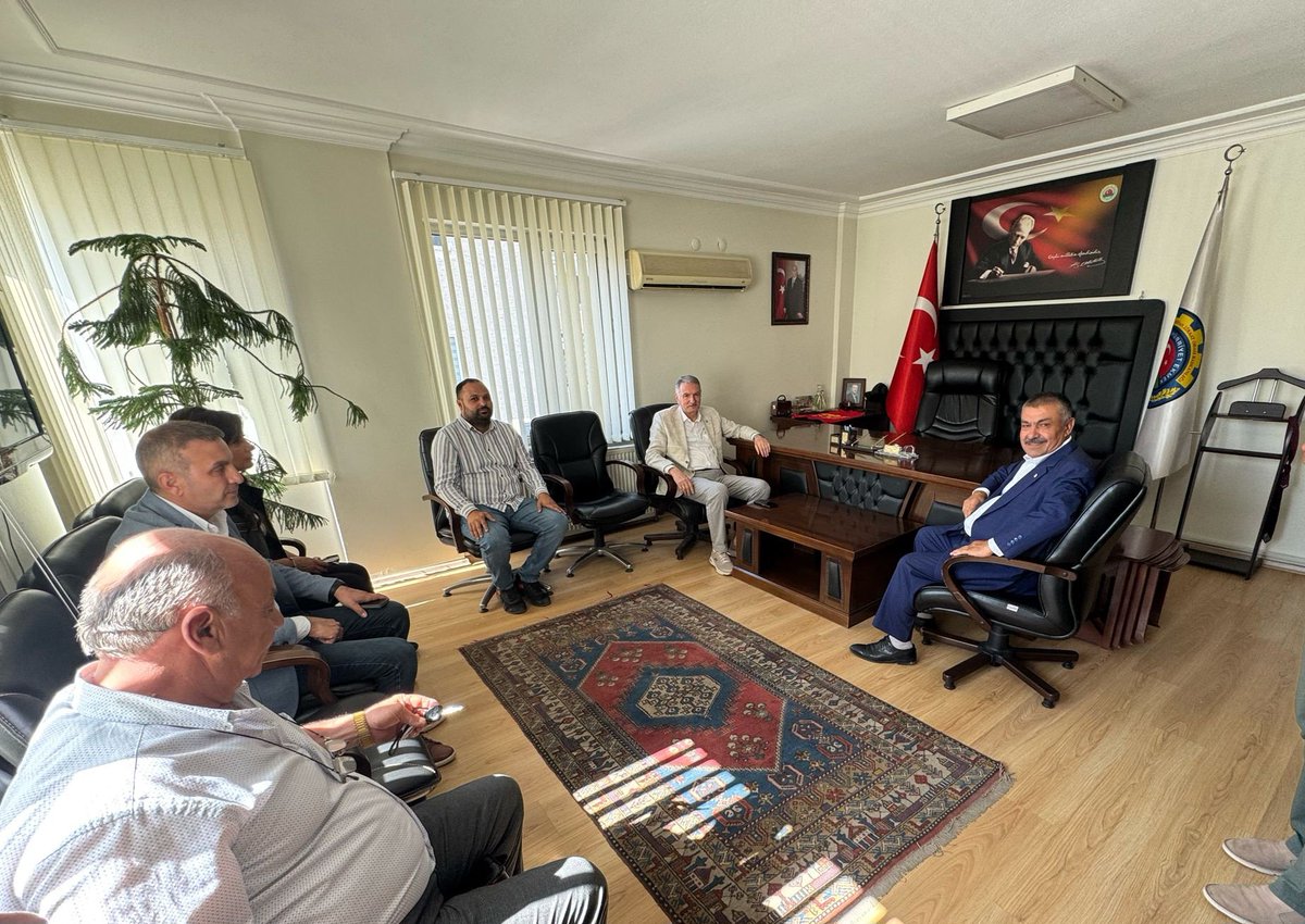Ahmet_Guldal's tweet photo. 📍Kayseri Kocasinan Ziraat Odası Başkanı Sayın Abdulkadir Güneş, İncesu Ziraat Odası Başkanı Sayın Yaşar Karaçavuş, Sarıoğlan Ziraat Odası Başkanı Sayın Fevzi Özer, Yeşilhisar Ziraat Odası Başkanı Sayın Murat Demirel ve Felahiye Ziraat Odası Başkanı Sayın Mustafa Coşkun'u ziyaret ettik. 

Sayın Başkanlar ile hububat hasat sezonu çerçevesinde Kayseri’de yürütülen tarımsal faaliyetleri ve Kurumumuzun il genelindeki çalışmalarını değerlendirdik.

Misafirperverlikleri ve değerli katkıları için kendilerine teşekkür ediyorum.