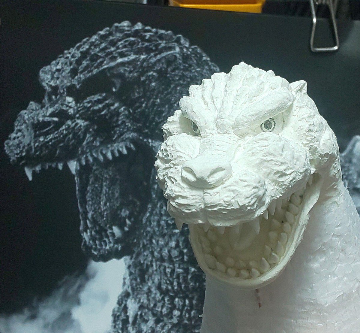 godzilla_ibs's tweet photo. #作品はなんでもいいからフルスクラッチビルドの過程を晒そうぜ
製作に2年掛かりましたが大好きなデスゴジを全高約60cm特大サイズで🤭

現在はゴジラ-1.0を製作中です😌
製作ブログ↓
https://t.co/Al68Q5FmYd

#ゴジラ #godzilla #山﨑貴 https://t.co/mPoHhZwzfM