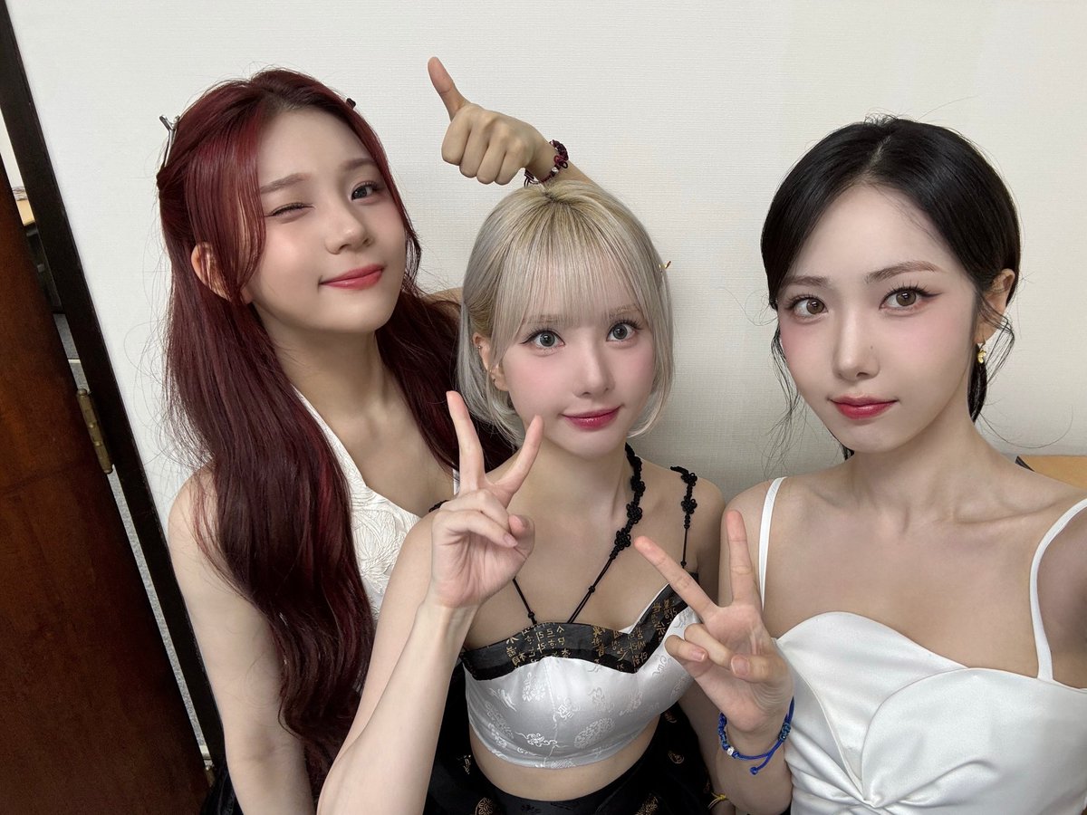 [#VIVId_dayZ] 📸

광복 80년 전야제 - 대한이 살았다! 완료✨

의미 깊은 무대에 함께할 수 있어 감사했습니다👏 응원해 줘서 고마워요 나비❣️

#VIVIZ #비비지
#EUNHA #은하 
#SINB #신비 
#UMJI #엄지
#광복80년전야제