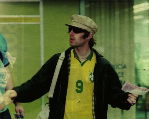 DlRTYSHlRT's tweet photo. liam in brazil, 1998 https://t.co/o5cesjsb4b