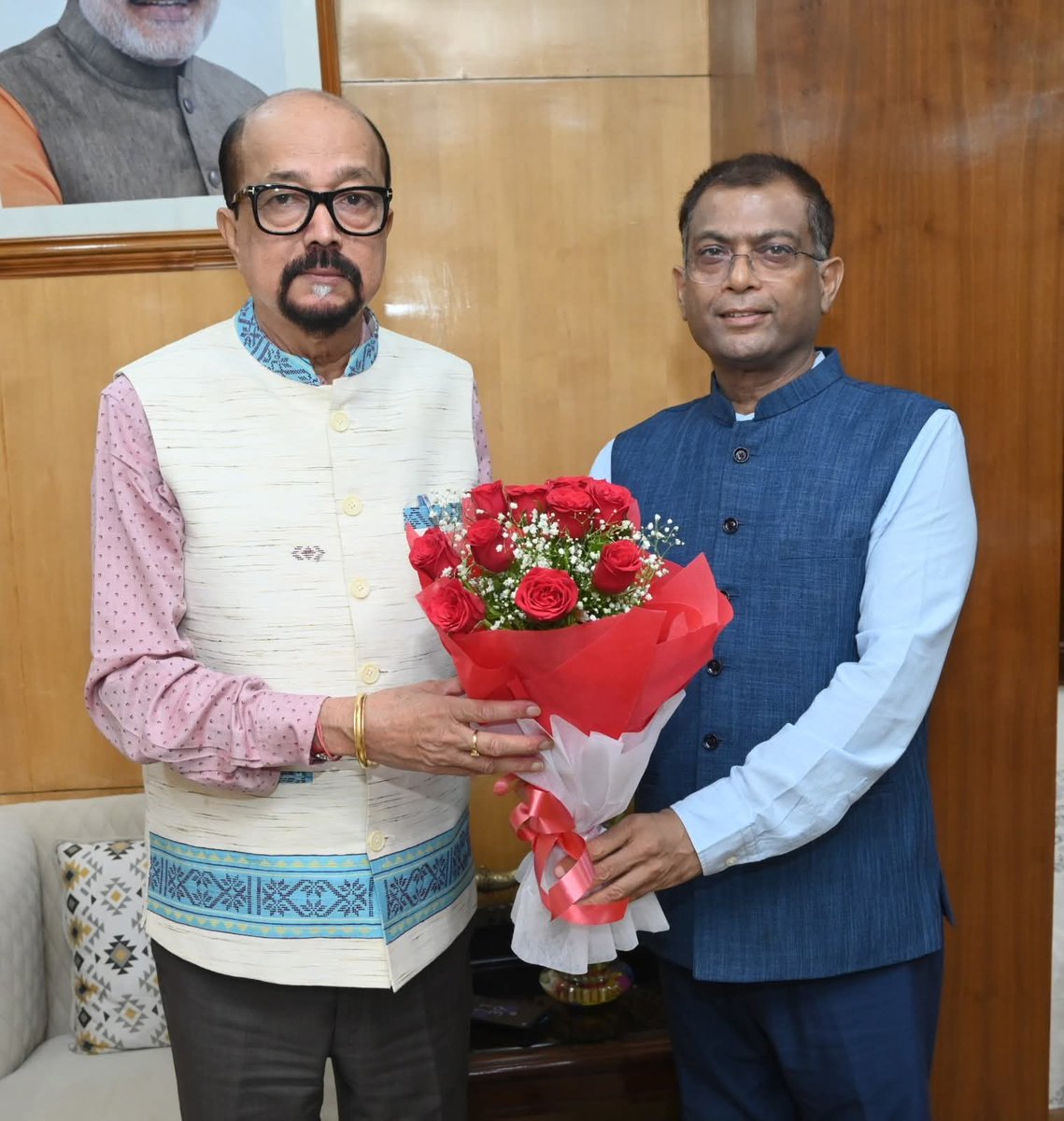 आज राजभवन में छत्तीसगढ़ राज्य निर्वाचन आयुक्त श्री अजय सिंह ने भेंट की।