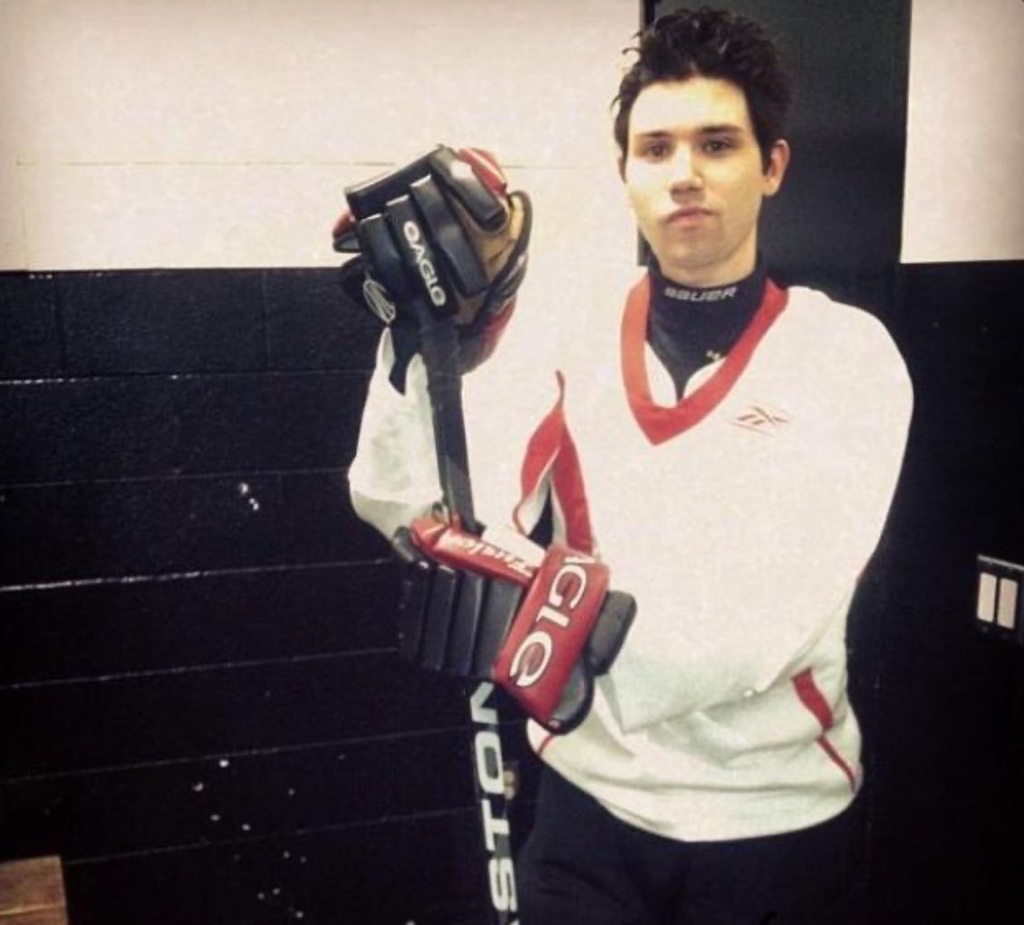 FlowersForRyan_'s tweet photo. people not knowing that ryan ross has BEEN playing hockey for years pains me like yall dont know him like me!!! https://t.co/1Ie6kmbsOm