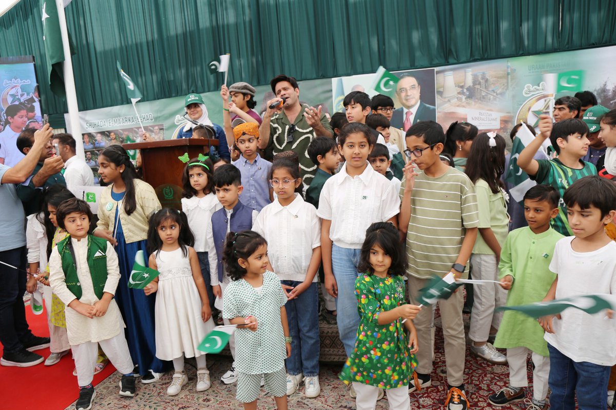 PakistaninUK's tweet photo. Dr. Mohammad Faisal announced that Pakistan International Airline (PIA) will soon resume flight operations to the UK. He also informed about the initiation of Pakistan – UK Trade Dialogue that will further strengthen ties between Britain and Pakistan. 

During the ceremony, the High Commissioner, on behalf of the President of Pakistan, conferred Sitara-e-Imtiaz (Military) to Commodore Jawad Khawaja, Pakistan Navy, presently posted as Defence & Naval Advisor, Pakistan High Commission, London.