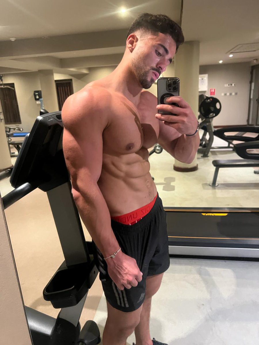 flex_uri's tweet image. Click the link… if you dare
#NSFW #ForYou #Viral #Hot #SexyMan #ThirstTrap #Spicy