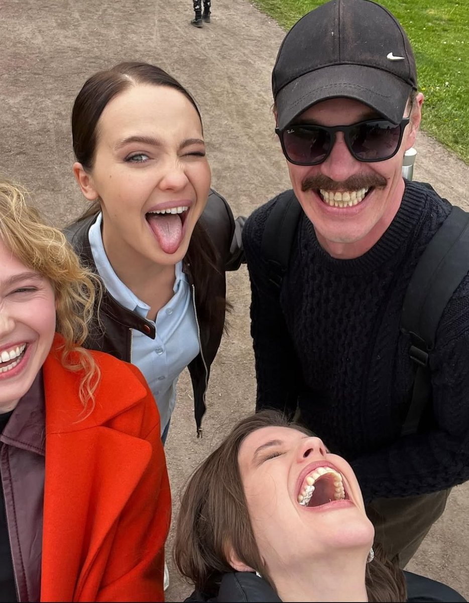 это моя любимая Аня, желаю всем такую же аню, но только не мою, свою я никому не отдам