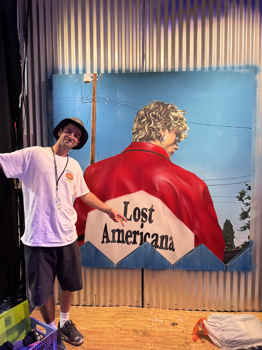 MostcallmeMyk's tweet photo. Found this at the Indiana State Fair today &amp; this dude hand painted it!! 
@machinegunkelly https://t.co/9riHvRJqnc