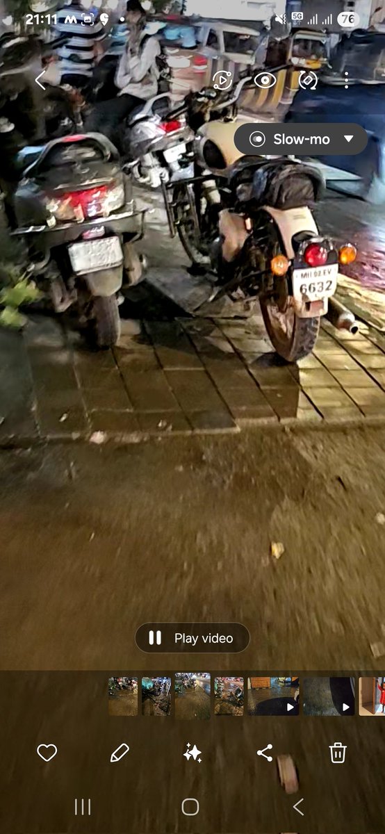 aby1998forever's tweet photo. @MTPHereToHelp again same issue 
why don't these cafe and paan wala shops tell them not to park on footpath https://t.co/v7ZN8mDc04