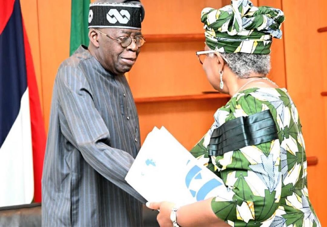 moore_ojo's tweet image. President @officialABAT received in audience the Director-General of the World Trade Organization, Ngozi Okonjo-Iweala, during her visit to the President at the Presidential Villa.

#VillaToday