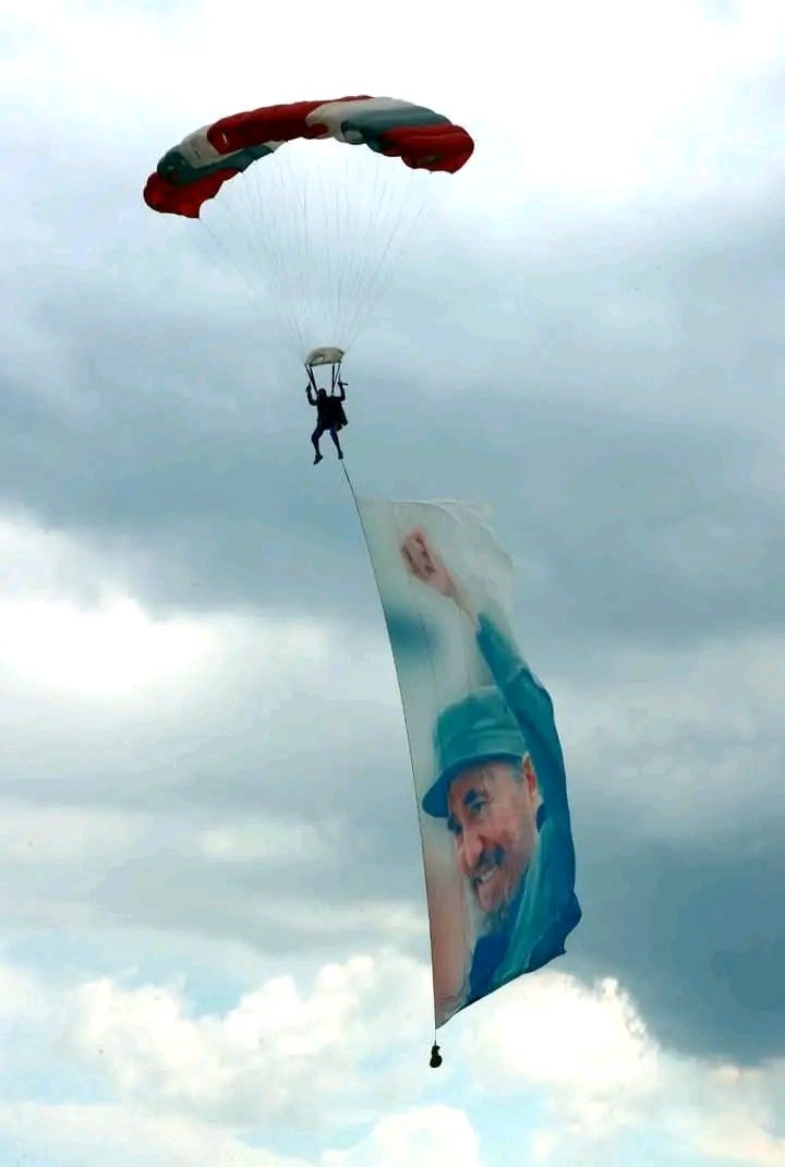 «Fidel está de cara infinita y gigantesca ante la historia, y de allí a Fidel no lo sacará nadie. La historia lo ha absuelto»

✍🏻 Hugo Chávez 

#100AñosConFidel