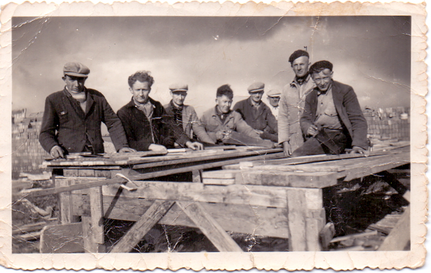Aannemer Fokkens stond na de oorlog voor de rechter, vanwege zijn activiteiten voor de Duitsers. Het bedrijf groeide daarna toch uit tot dé toonaangevende bouwer in de nieuwe Noordoostpolder
ajbaarssen.com/2025/08/14/weh…