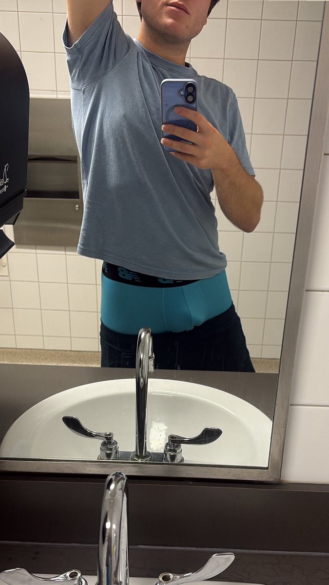 Sagging at work 😏

#sag #saging #sagging #sagger #sager #pant #pants #partslow #boxer #boxeraddict #boxerlove #boxerlover #boxerlife #underwear #sagawards #sagerstrong #boxershort