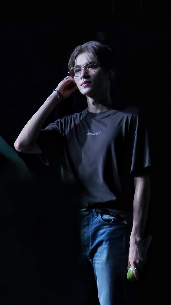 _YUZIKK_'s tweet photo. 20250814 No Way Out in Shenzhen
👓🐶
#肖俊 #XIAOJUN #샤오쥔 #シャオジュン #WayV_NOWayOUT_CONCERT #NOWayOUT #NOWayOUT_CONCERT_in_SHENZHEN https://t.co/4mUp4tE4QX