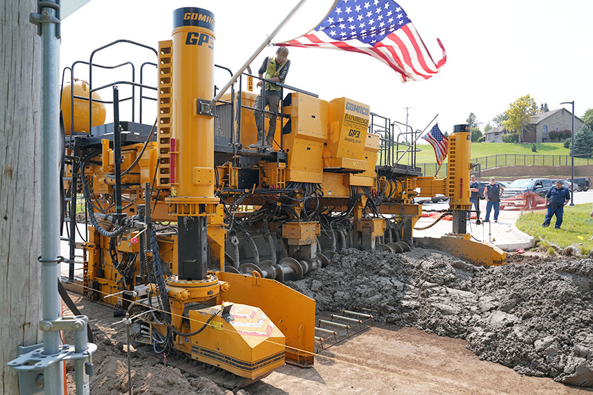This four-track GOMACO GP3 with a 5000 series open front, auger forward mold and a 5400 series tie bar inserter is municipal paving on East Second Street in Ida Grove, Iowa.

📸 Tom Grell, GOMACO Corporation
#GOMACO #PaveWithPride #ConcretePaving