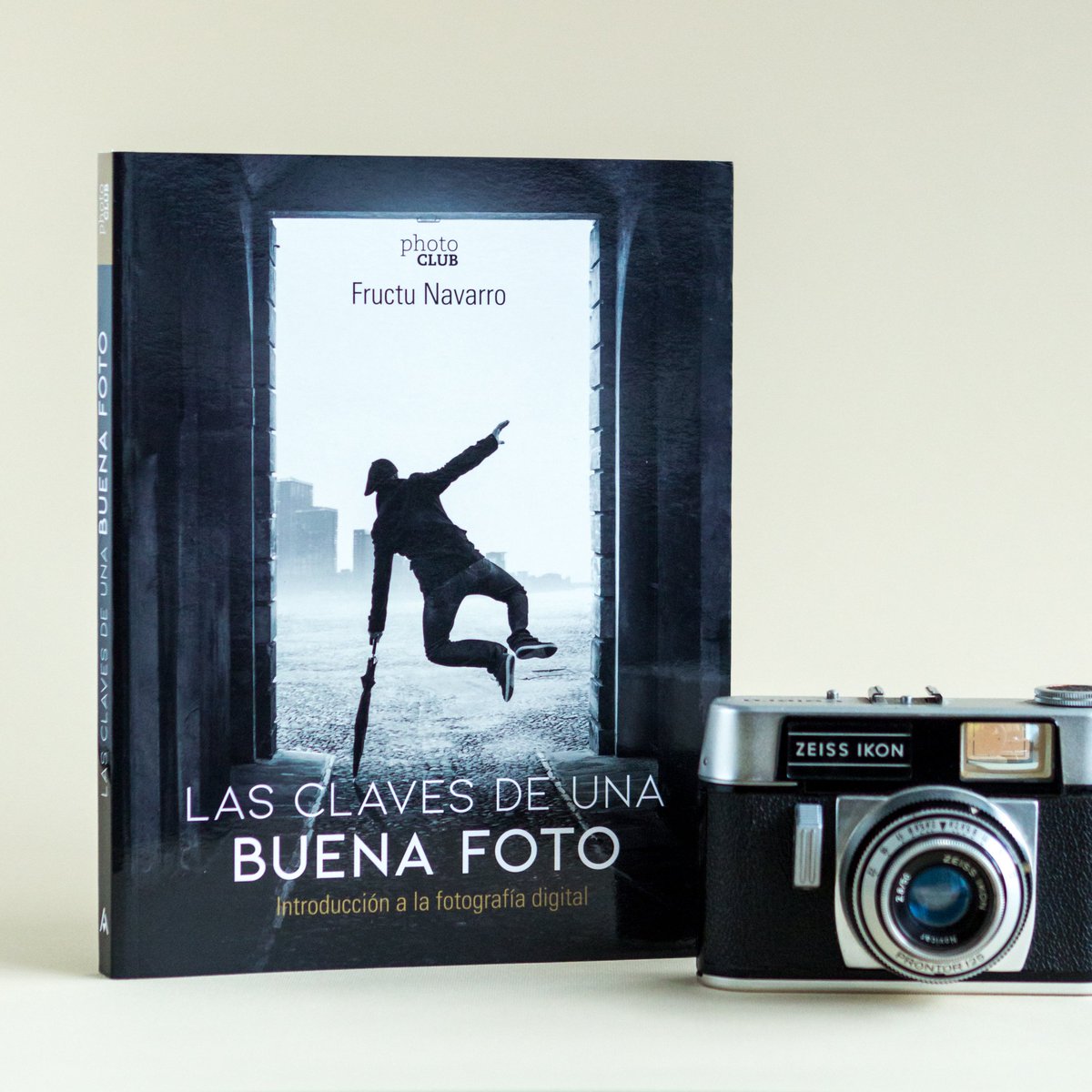 ¿Conoces a alquien que haya empezado a dar sus primeros pasos en #fotografía este verano? 📸

En 'Las claves de una buena foto' Fructu Navarro presenta aspectos elementales de este arte que todos deberíamos conocer al comenzar este apasionante camino.

👉 bit.ly/2XsGiTx