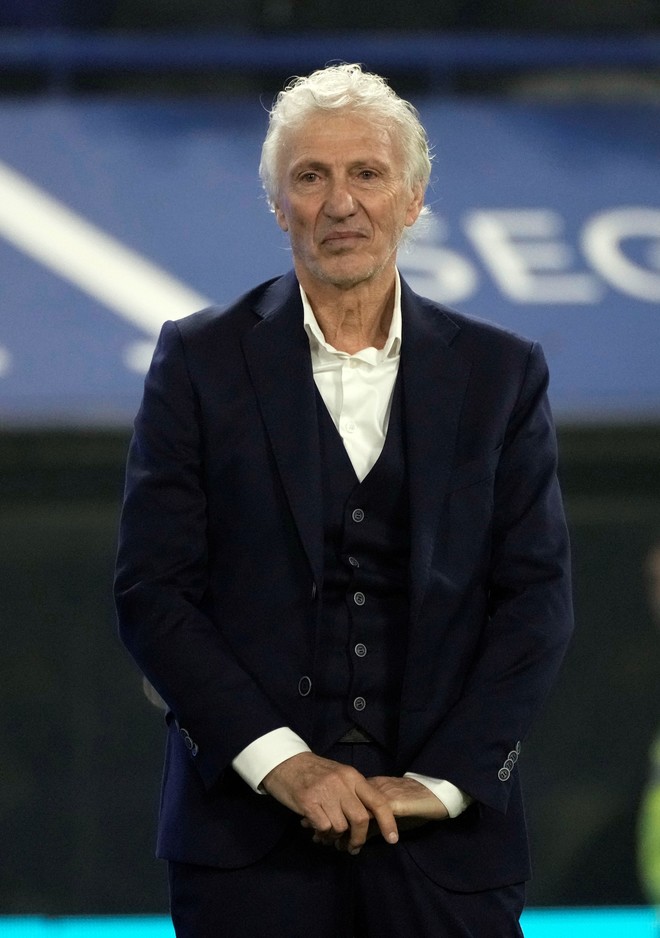 UniversoBoca12's tweet image. 🚨 A esta hora los dos nombres que más fuerte suenan para ser nuevo MANAGER de @BocaJrsOficial son: José Néstor #Pekerman y el "Mono" Navarro #Montoya

Que opinan? 💬

#BocaJuniors 💙💛💙