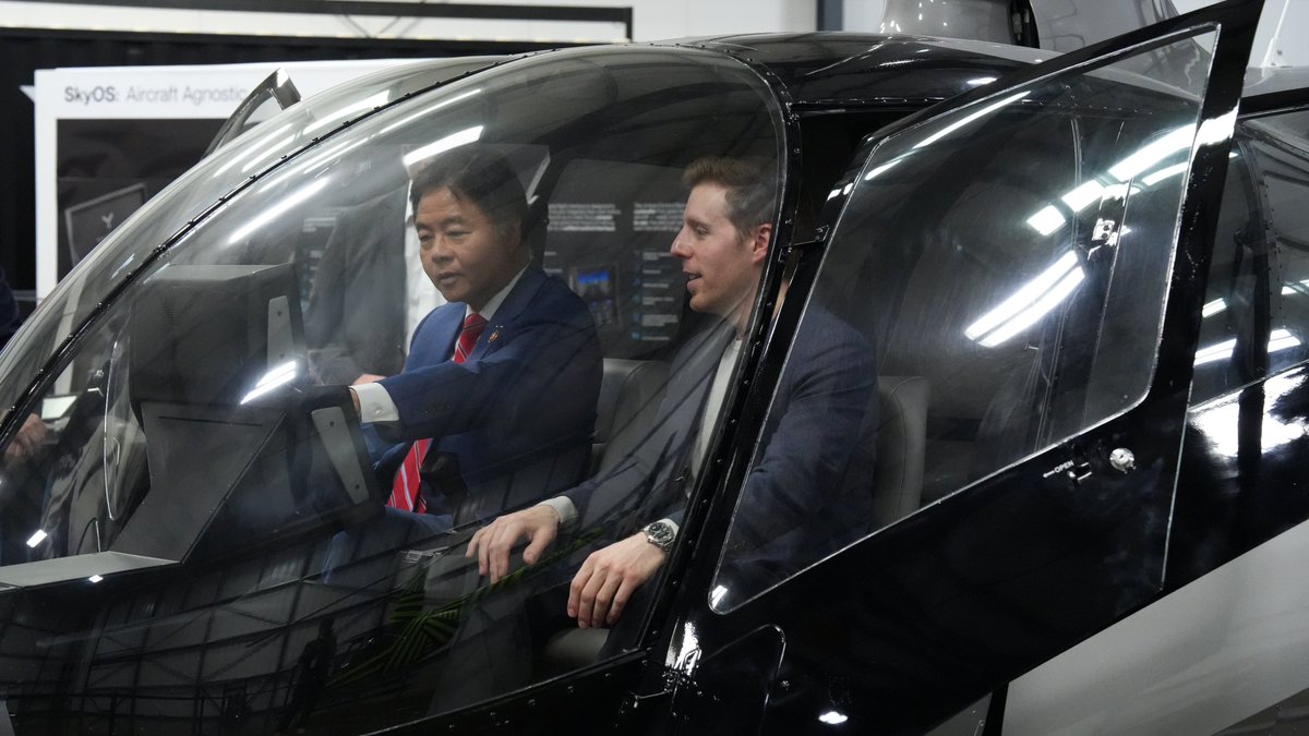 skyryse's tweet photo. Thank you to our hometown Congressman @RepTedLieu for visiting Skyryse.

Congressman Lieu is an Air Force veteran and leader in AI issues on Capitol Hill. It was an honor to showcase how our SkyOS technology is powered by Deterministic AI, and spotlight the progress we’re making on SkyOS configuration on the Black Hawk, enhancing pilot safety within the military.