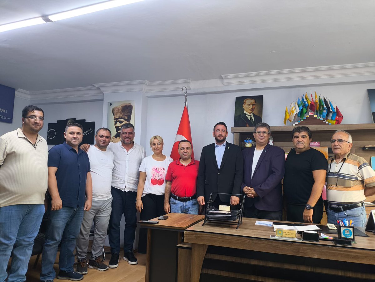 iyipartisilivri (@iyipartisilivr) on Twitter photo GİK Üyemiz <a href="/ilyaskancioglu/">İlyas KANCIOĞLU</a> ve 3.Bölge Teşkilat Başkanımız <a href="/mesutdursunn/">mesutdursun</a> ilçemizi ziyaret etti istişarelerde bulunduk. Kendilerine ziyaretleri için teşekkür ederiz. <a href="/iyiparti/">İYİ Parti</a> <a href="/MDervisogluTR/">Müsavat Dervişoğlu</a> <a href="/iyiparti_34/">İYİ Parti İstanbul</a> <a href="/Yucel_Coskun/">Yücel Coşkun</a> <a href="/mesutdursunn/">mesutdursun</a> <a href="/merteriken1/">mert erişken</a> GİK Üyemiz <a href="/ilyaskancioglu/">İlyas KANCIOĞLU</a> ve 3.Bölge Teşkilat Başkanımız <a href="/mesutdursunn/">mesutdursun</a> ilçemizi ziyaret etti istişarelerde bulunduk. Kendilerine ziyaretleri için teşekkür ederiz. <a href="/iyiparti/">İYİ Parti</a> <a href="/MDervisogluTR/">Müsavat Dervişoğlu</a> <a href="/iyiparti_34/">İYİ Parti İstanbul</a> <a href="/Yucel_Coskun/">Yücel Coşkun</a> <a href="/mesutdursunn/">mesutdursun</a> <a href="/merteriken1/">mert erişken</a>