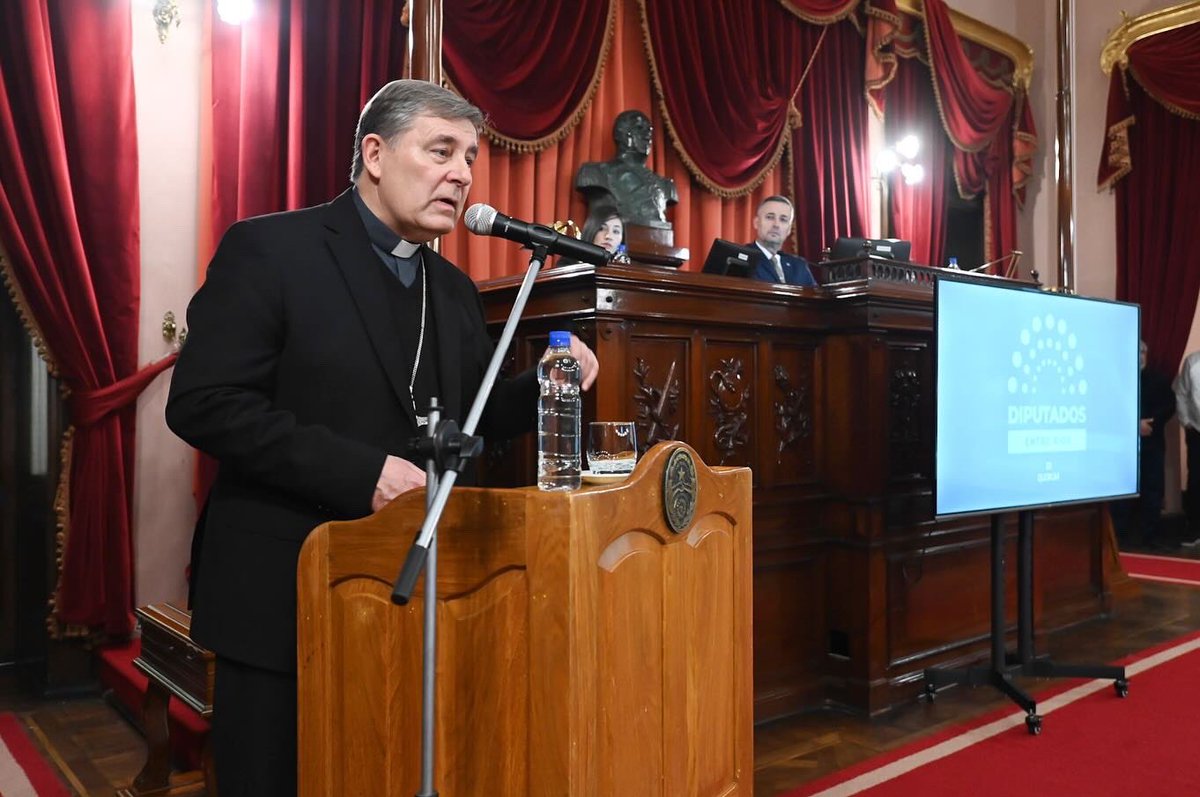 diputadoser's tweet photo. 🏛️ También se aprobaron:

✅ La donación de un inmueble a la UNER donde funciona la Facultad de Ciencias Económicas.

✅ La modificación de la Ley de Mancomunidades entrerrianas.

✅ La ratificación del decreto que declara área natural protegida al Establecimiento Les Amis. https://t.co/OGg4hmQzKd