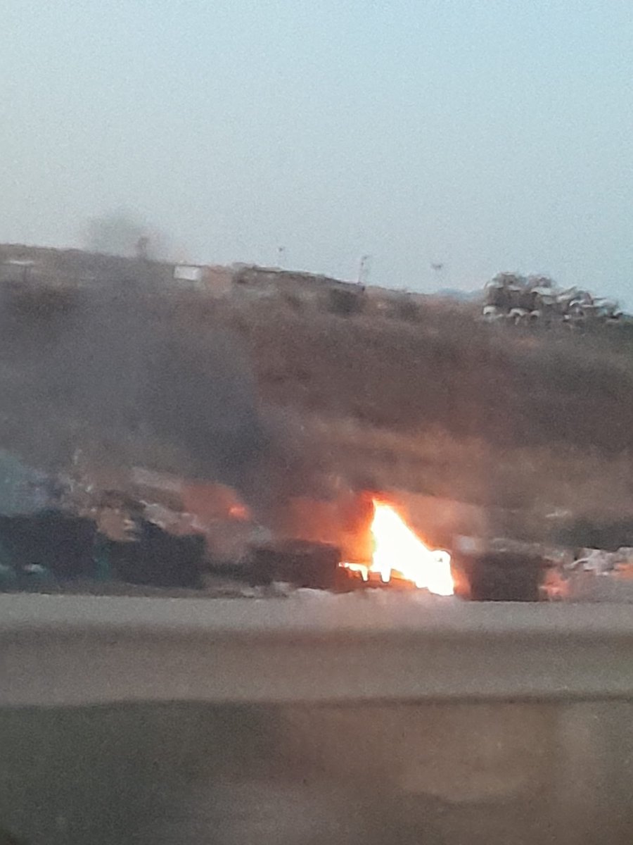 VecinosSoliva's tweet photo. Estamos cansados de estar CADA DÍA y CADA HORA con las quemas ilegales de chatarra de #LosAsperones y soportar el humo tóxico sin poder abrir una ventana o andar por #Soliva Ayuntamiento @malaga 

⚠️Queremos una solución YA ⛔️

Por #salud y por el #MedioAmbiente debéis actuar YA https://t.co/Y3FLsBhHXG