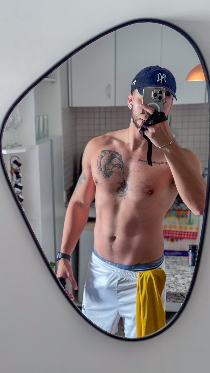 giustinagabriel's tweet photo. em questão de 20 minutos uma gay se transforma https://t.co/sWN3dOcAjM