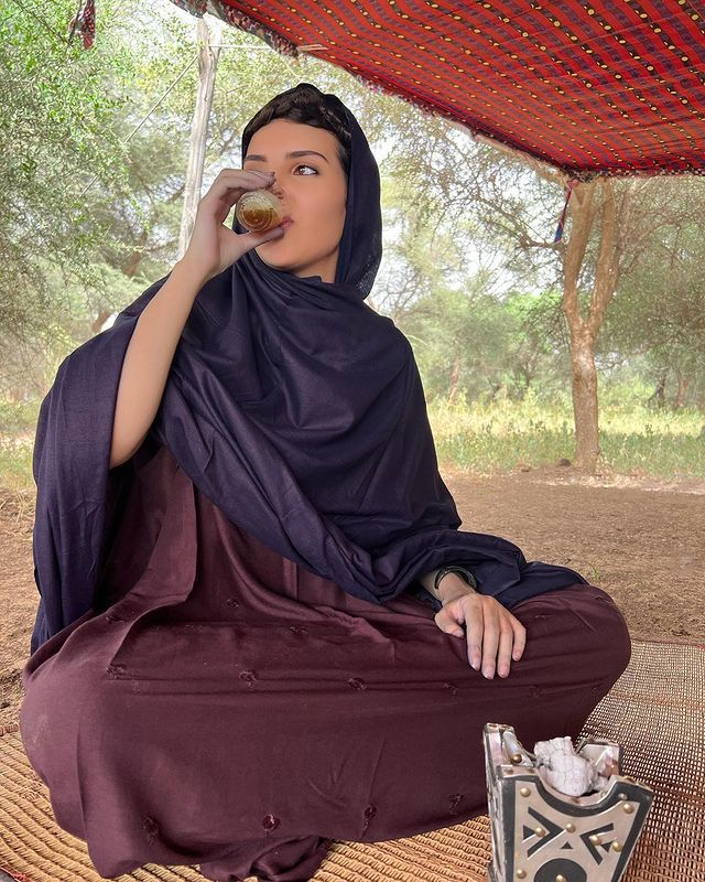 الله يزين أيامي مثل ما زين ملامحي 🌺