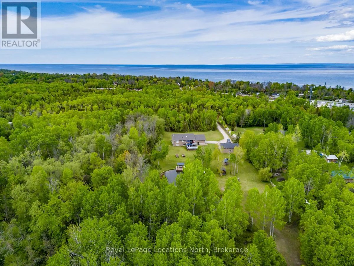LUXRE's tweet photo. Collingwood, ON, Canada - $1,399,000 CAD https://t.co/XlOPGcbNQa https://t.co/lejqJ1RoXE