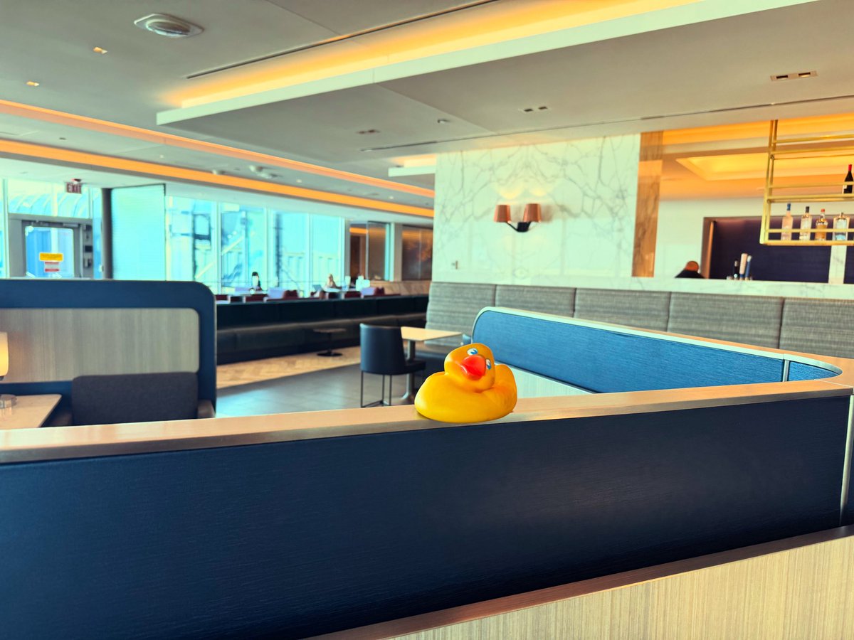 brucesardeson's tweet photo. PT excited to be in the #PolarisLounge #ORD, this lounge means a comfy seat to somewhere far away https://t.co/LVk0UNhbxq