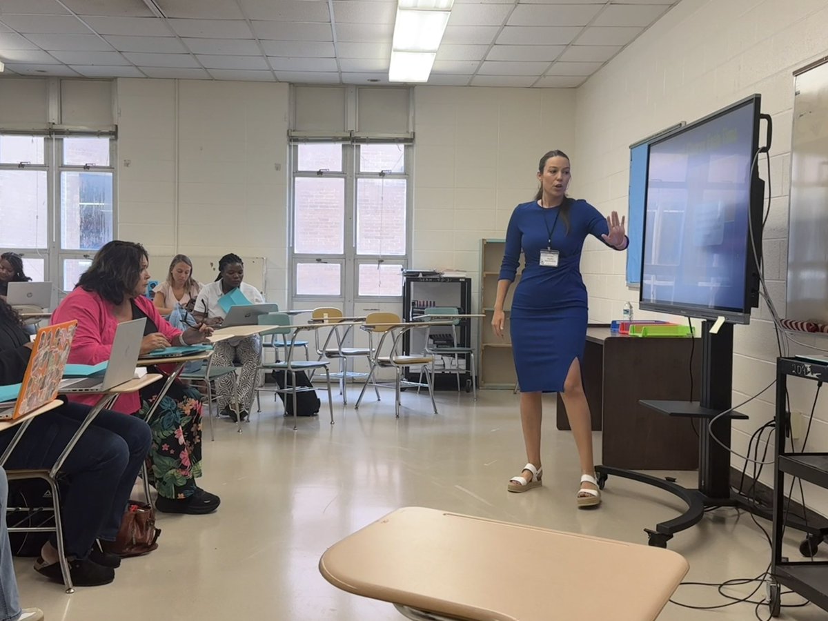 LatreiciaAllen's tweet image. It is such a #ProudPrincipal moment to see your team facilitating district wide professional development. Shoutout to social studies teacher, Ms. McGlothlin and ICs Mr. Gilchrist and Ms. Craddock for being #anchoredinexcellence. 

That’s how you lead, #JGMSPirates!