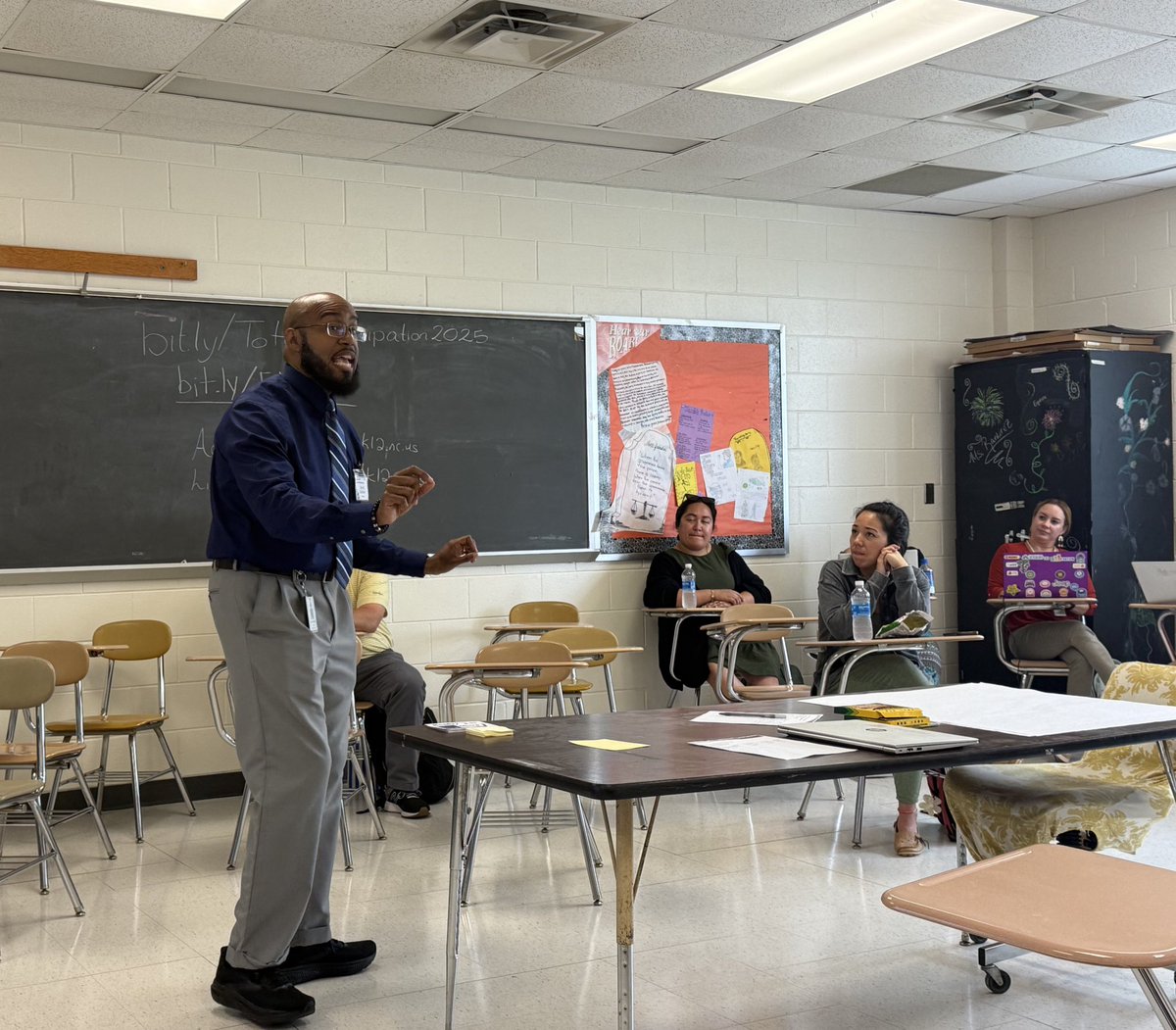 LatreiciaAllen's tweet image. It is such a #ProudPrincipal moment to see your team facilitating district wide professional development. Shoutout to social studies teacher, Ms. McGlothlin and ICs Mr. Gilchrist and Ms. Craddock for being #anchoredinexcellence. 

That’s how you lead, #JGMSPirates!
