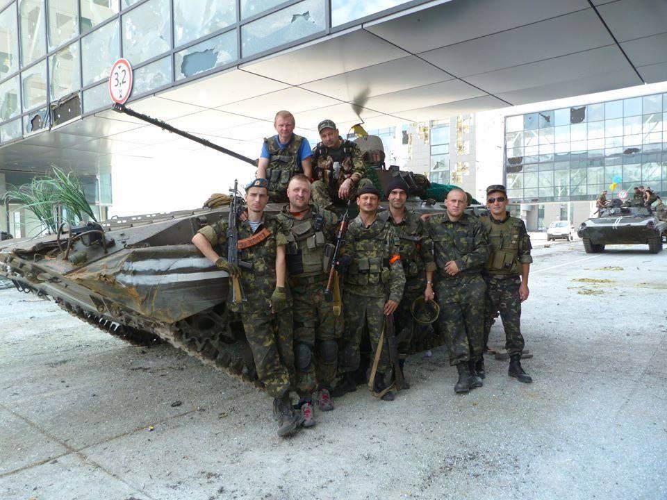 AlexBondODUA's tweet photo. Rare photos of the first “cyborgs” from the 90th Airmobile Battalion of Ukraine’s Air Assault Forces entering Donetsk Airport, 2014.

I remember. We remember. https://t.co/3hoDLVwwng