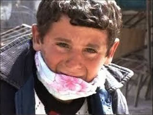 erenbaskin's tweet photo. Hakkari’nin makus kaderidir işkence.
Cüneyt’in elini bükerek kıranlar bu gün 9 yaşındaki bir çocuğu al aşağı yere vurdu.
Soruyorlar bir de derdiniz ne diye?
Derdimiz insanca yaşam isteği. https://t.co/15rJmttNFO