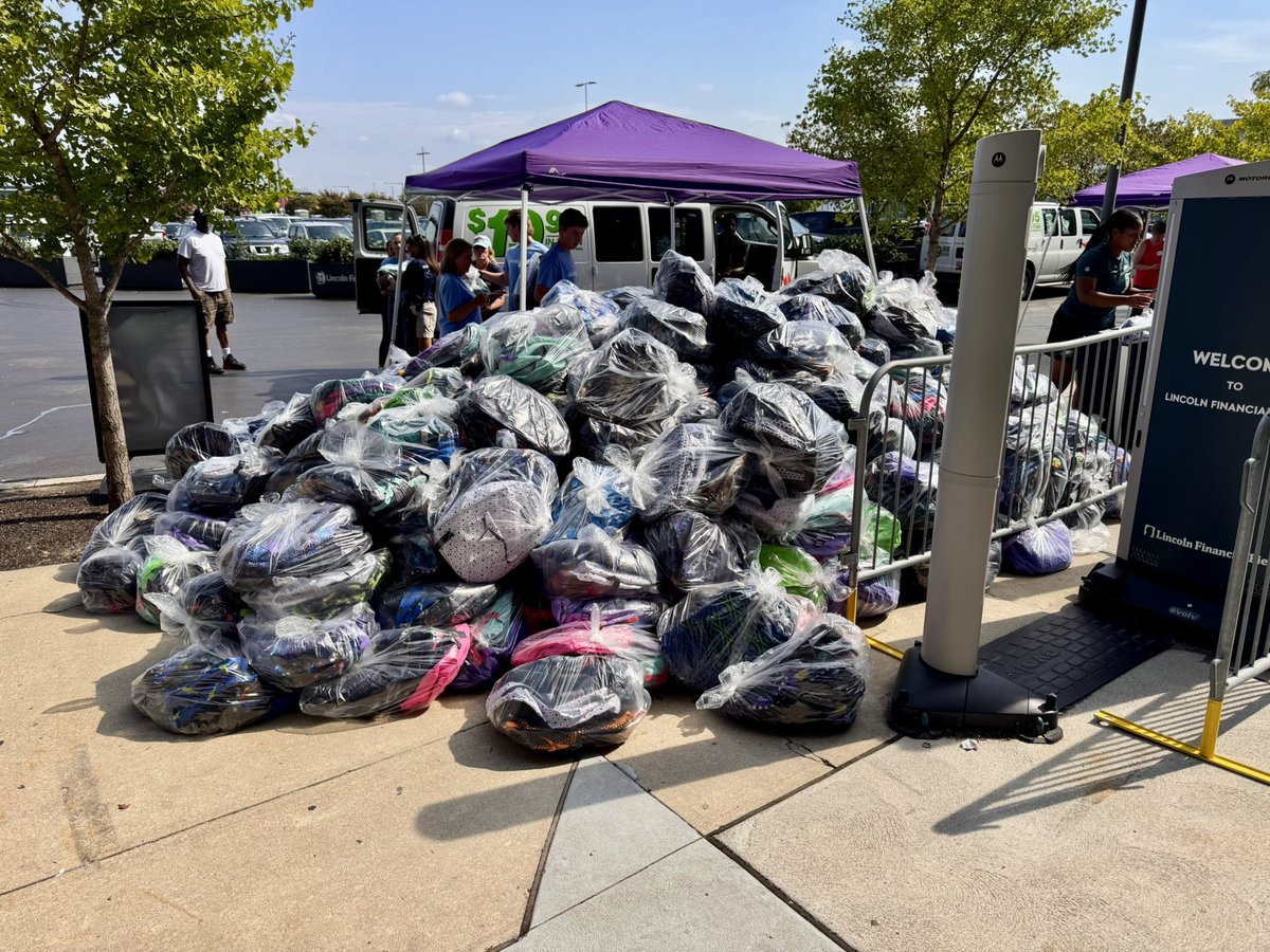 GeorgeMaynes's tweet photo. What a morning! We had the amazing opportunity to join Swoop 🦅 and Fox &amp; Roach Charities to help fill backpacks for local children in need. Such an incredible experience! Thank you to everyone who donated and volunteered. You are helping make a real difference. 🇺🇸🙏💜 https://t.co/Ud8HY5QBh6