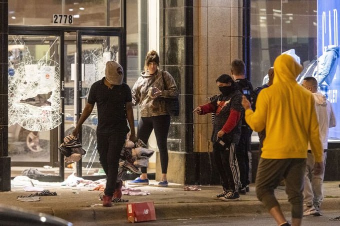 🚨BREAKING: Should rioters and looters automatically lose their government assistance if arrested?

YES or NO?