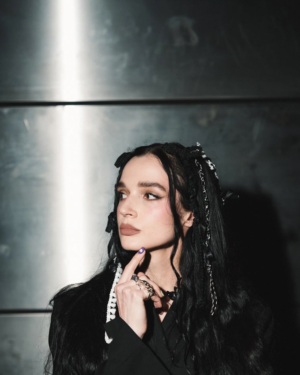 Skin: glassy, smooth, unforgettable🖤 the talented @siandukemakeup perfected the stunning <a href="/impoppy/">Gary McCune</a>’s ethereal look with our Aqua Foundation for a flawless, lit-from-within finish💫 ow.ly/bBHy50WCVak